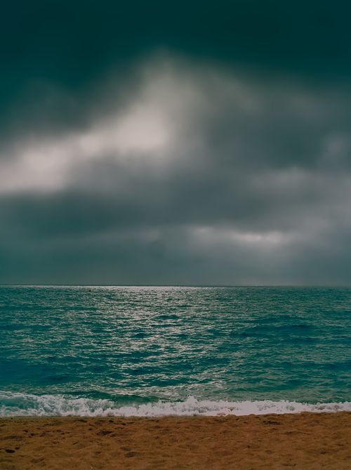 paysage cinématique lumière dorée – Azur Visual