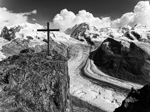 Kreuz über dem Grenzgletscher