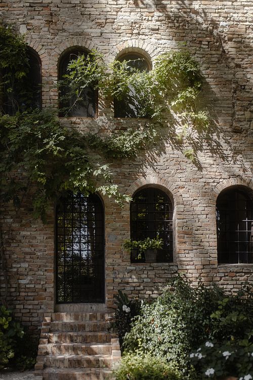 Matrimonio elegante Badia San Vittore Cingoli fotografie natura dettagli giardino storico