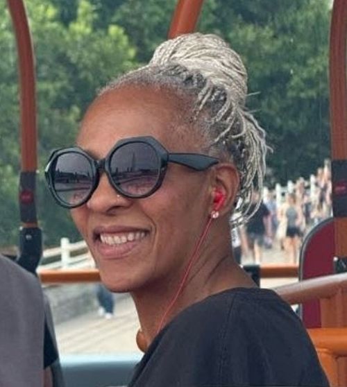 I am Lydia Peters. A fine artist based in Maryland