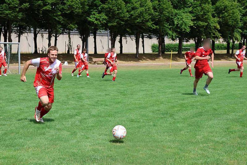 Ein Fußballspiel, das verbindet – auch hinter Gittern.