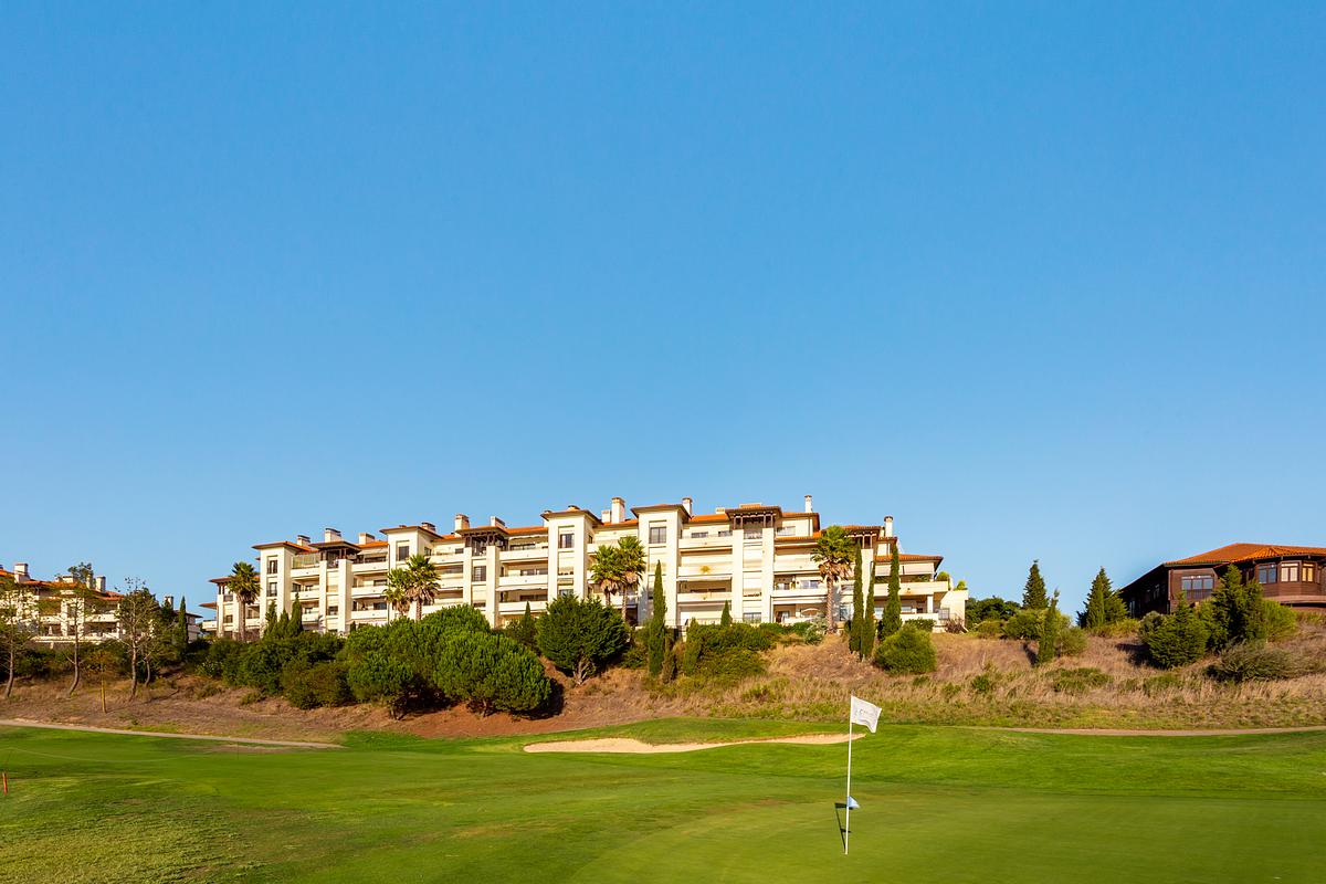 Vista sobre os campos de golfe do Belas Clube de Campo &ndash; fotografia de paisagem e arquitetura
