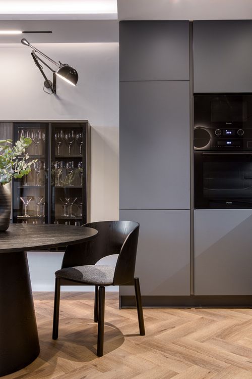 Interior composition emphasizing geometry and contrast in contemporary design – Azoria project